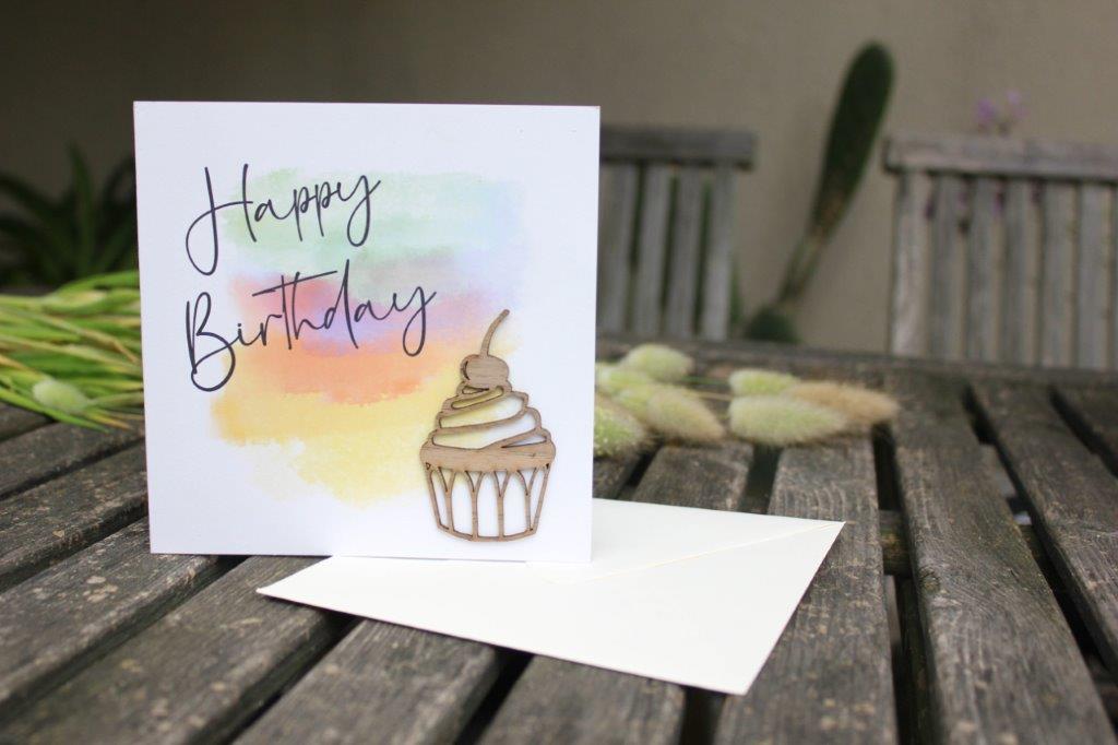 Grußkarte mit Holzsticker - Birthday Cupcake