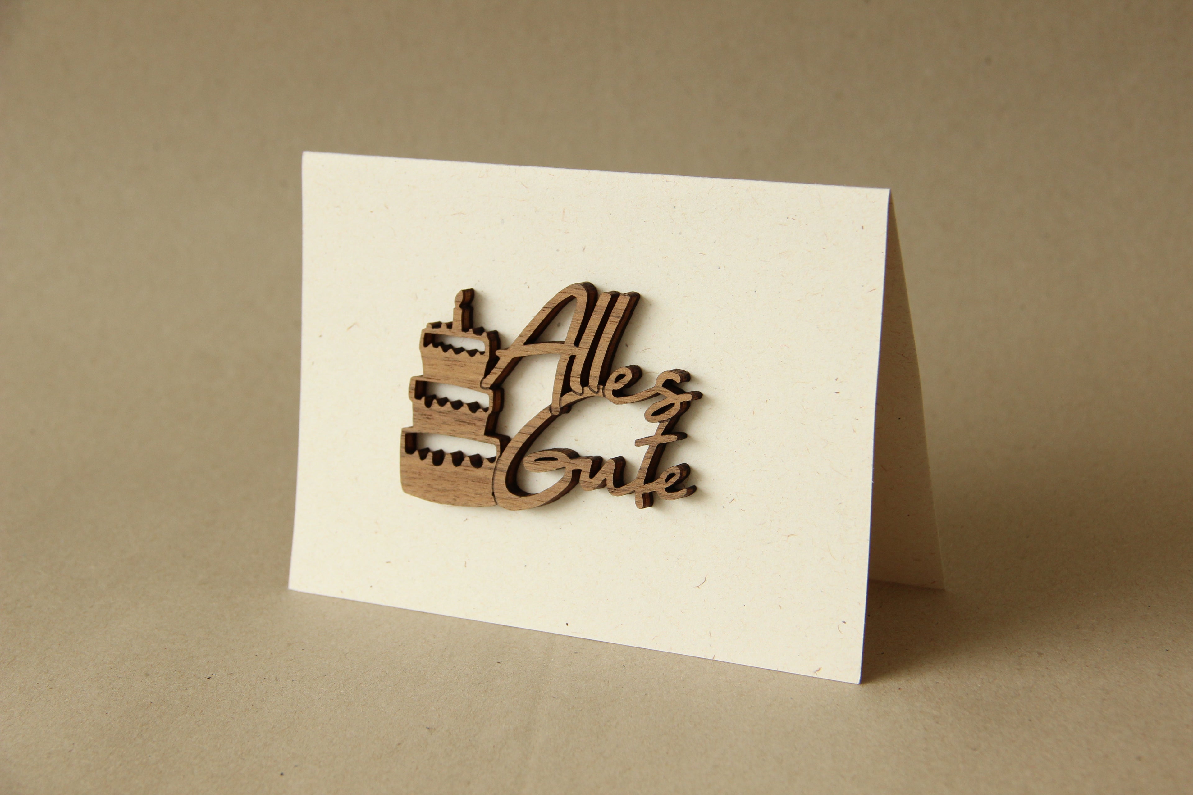Grußkarte mit Holzsticker - Alles Gute Torte